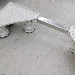 【恵庭】洗濯機台　キャスター付き　伸縮可能　中古品　PayPay支払いOK！の画像