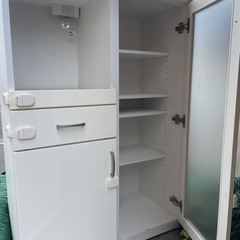 キッチンカウンター　食器棚
の画像