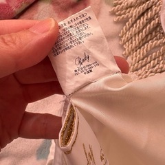 Rady サテンフリンジ付きシルバー掛け布団カバーの画像