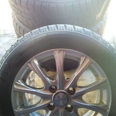 スタッドレスタイヤ4本　ホイール付き。の画像