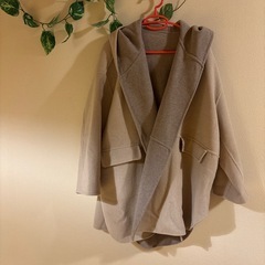 SHIPS any フード付きベージュロングコートの画像