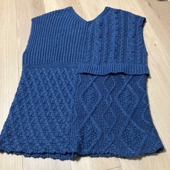 niko and… ダークブルー Vネック ニットベスト
の画像