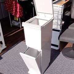 分別ペダル　2段スリム38L　サイズ（約）幅25cm×奥35cm×高79cm　　■近隣配送無料 買取GO‼　栄和店の画像