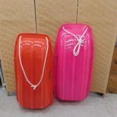 【恵庭】一人乗り用 ソリ　2個セット　ピンク×赤　中古品　PayPay支払いOK！の画像