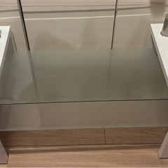 【便利な棚板収納有】ガラスローテーブルの画像