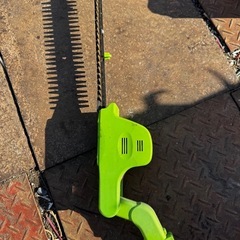 充電式伸縮式ヘッジトリマー コードレス 庭木剪定 植木バリカンの画像