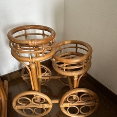 ラタン製  フラワースタンド2点の画像