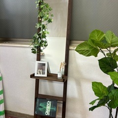 木製スタンドミラーの画像