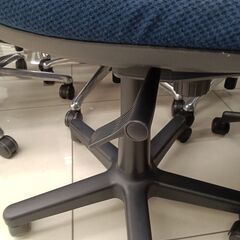 ★リユースのサカイ日立店★HJ8752 ITOKI チェア ネイビー H88×D40×W47 クリーニング済み の画像