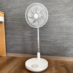 折りたたみ扇風機　充電式の画像