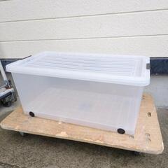 キャスター付き収納ケース２個の画像