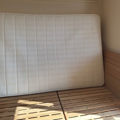 ダブル
ベッドの画像