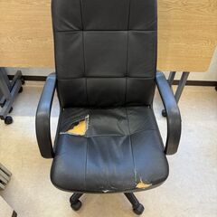 スチールキャビネットとチェアを無料にて譲りますの画像