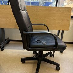 スチールキャビネットとチェアを無料にて譲りますの画像