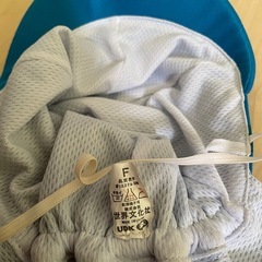 保育園、幼稚園、こども園の青い体操帽子の画像