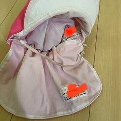 保育園、幼稚園、こども園の青い体操帽子の画像