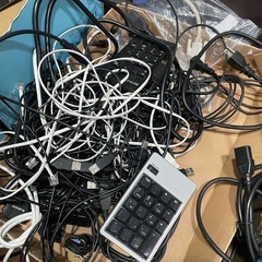 キーボードや電源ケーブルなど無料の画像