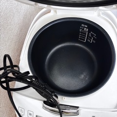 5合炊飯器、30ぐらい？23年製テレビ、３段アルミラックのセットの画像