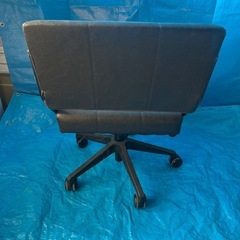 DOUGLAS 革チェアの画像