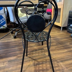 【苫小牧バナナ】金属製ガーデンチェア キズ あり 高さ770mm 320mm 奥行き300mmの画像