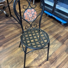 【苫小牧バナナ】金属製ガーデンチェア キズ あり 高さ770mm 320mm 奥行き300mmの画像