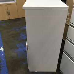 ★リユースのサカイ横浜南店★YM1736 NITORI レンジ台 ホワイト W60×D40×H90 クリーニング済みの画像