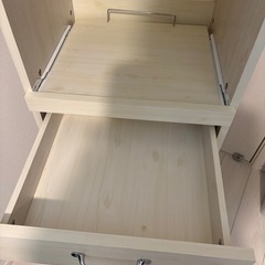 食器棚　ゴミ箱収納付き　スライド棚　ナチュラルデザインの画像