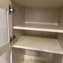 食器棚　ゴミ箱収納付き　スライド棚　ナチュラルデザインの画像