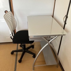 テーブル、イスセットの画像