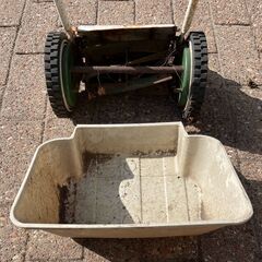 手押し式の芝刈り機　差し上げますの画像