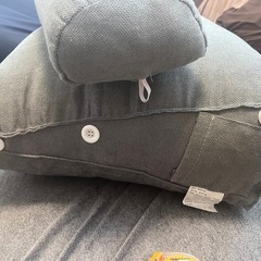 クッション　ボタンで3段階位置調整可能　大きい方はほぼ未使用の画像