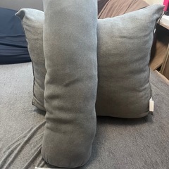 クッション　ボタンで3段階位置調整可能　大きい方はほぼ未使用の画像