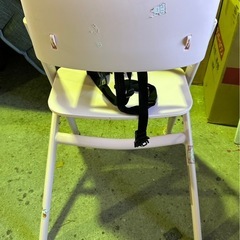 ベビーハイチェアピンク の画像