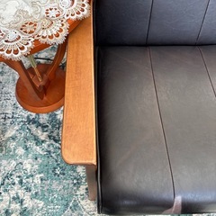 カリモク60風ソファ、本革の画像