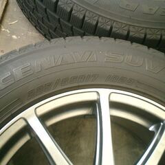 超美品　新品同様　バリ溝　4本　セット　人気　ロクサーニ　グッドイヤー　スタッドレス　SUV　デリカ　アウトランダー　セダン　の画像