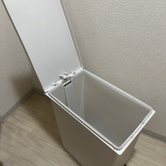 ゴミ箱　足踏み式　未使用の画像