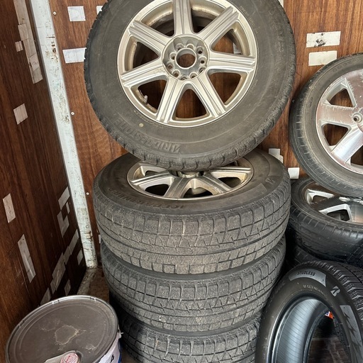 値引きしました⭐︎⭐︎215/65R16社外アルミ付きタイヤ⭐︎⭐︎