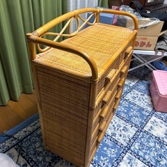 ラタンのチェストの画像