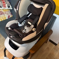 エールべべ　チャイルドシートの画像