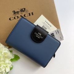 COACH ピンク•ブルーブラック シルバー/インディゴマルチ 二つ折財布　2個セットの画像