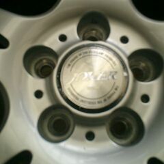 ほぼ新品　イボ付きタイヤ　アルミタイヤ　4本セット　195/65/15　スタッドレス　ブリザック　プリウスなどの画像