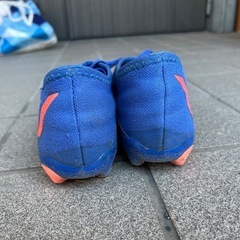 adidasスパイクとadidas PREDATOR フットサルの画像