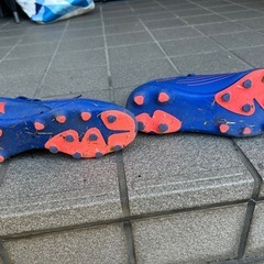 adidasスパイクとadidas PREDATOR フットサルの画像