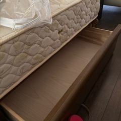 クイーンサイズ　ベッドの画像