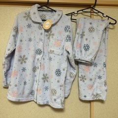 ふわもこ　カピバラ柄　雪の結晶　上下パジャマ　2セット Mサイズ　新品タグ付きの画像