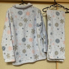 ふわもこ　カピバラ柄　雪の結晶　上下パジャマ　2セット Mサイズ　新品タグ付きの画像