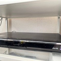 テレビ、レコーダー、テレビ台の画像