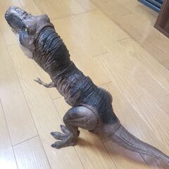 吠えるティラノサウルス　おもちゃの画像
