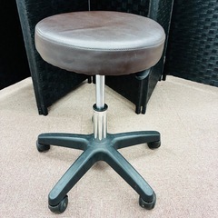 ⭐️激安⭐️キャスター付きチェア　昇降式の画像