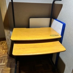 パソコンデスクの画像